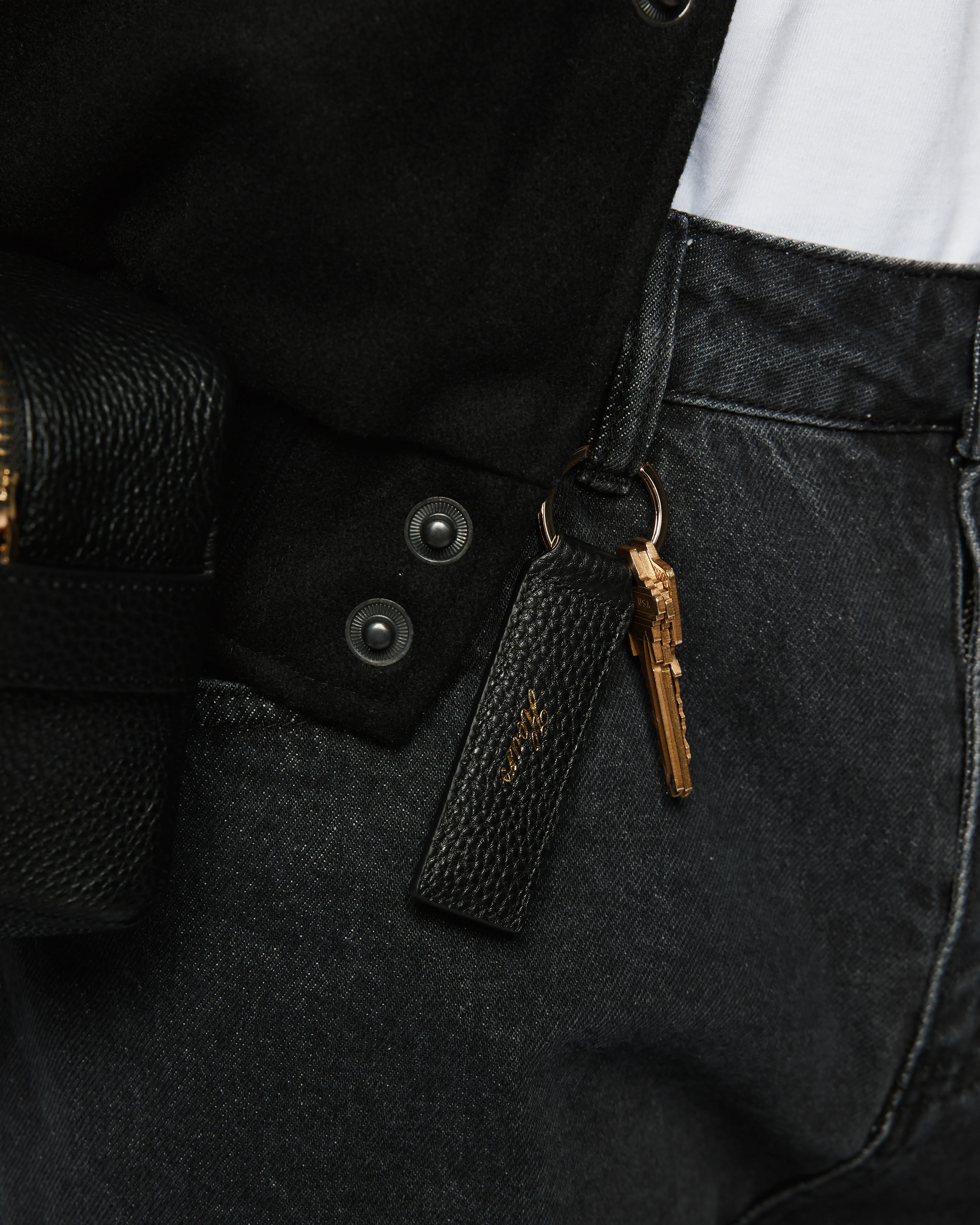 1188-signature-keychain-black-2.webp Signature Keychain - Black