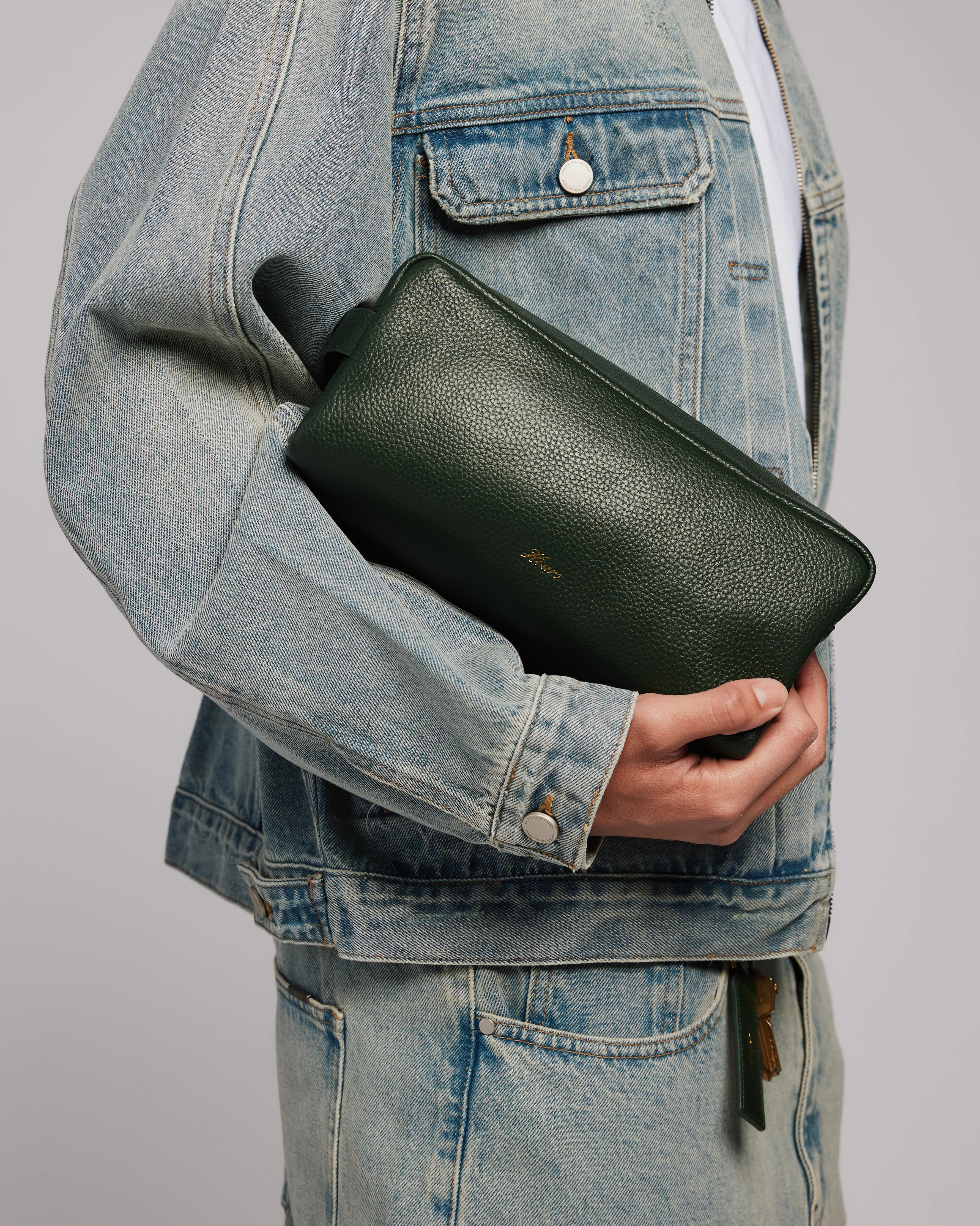 1208-signature-travel-bag-forest-green-2.webp Signature Travel Bag - Forest Green