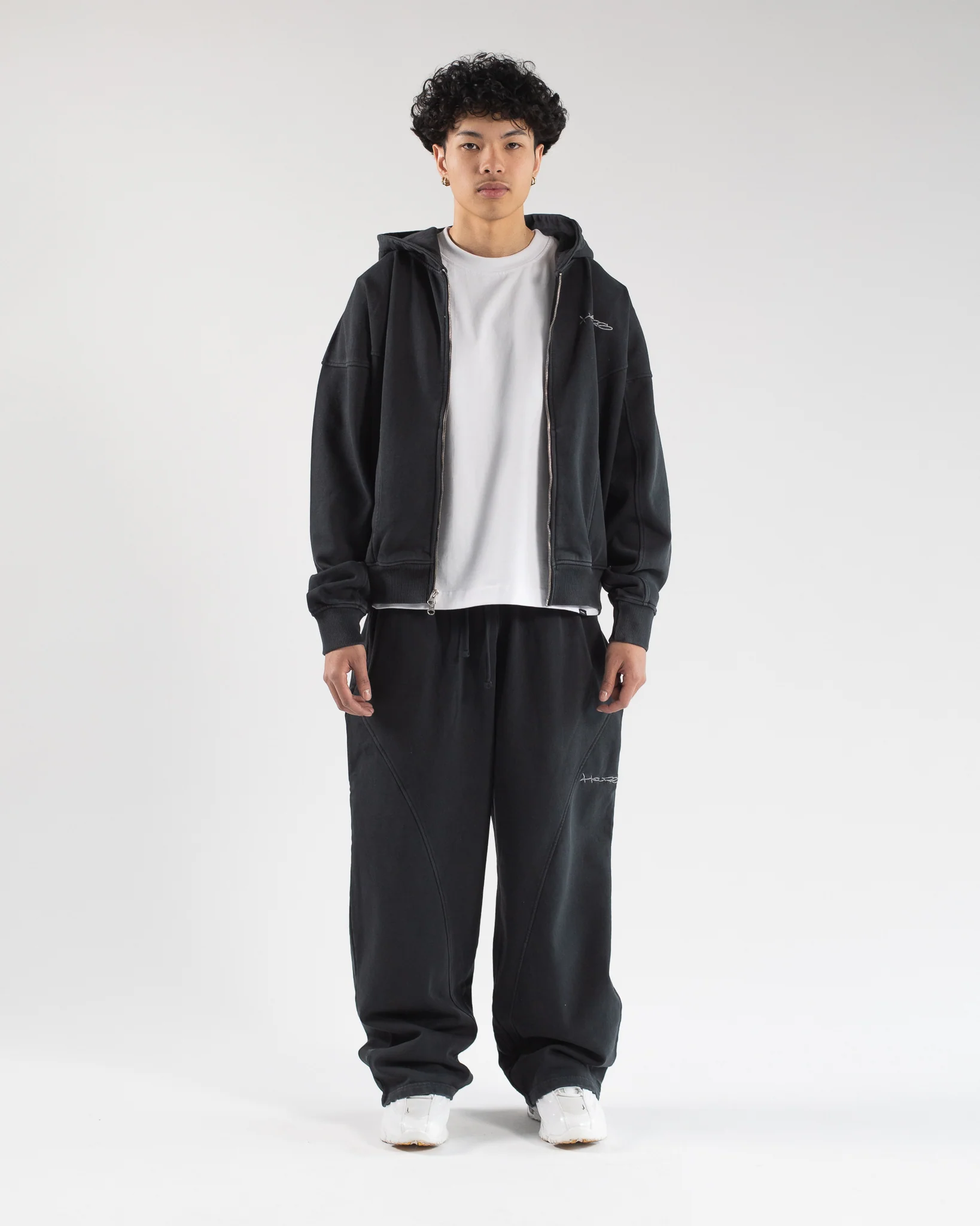 1209-signature-zip-hoodie-vintage-black-2.webp Signature Zip Hoodie - Vintage Black