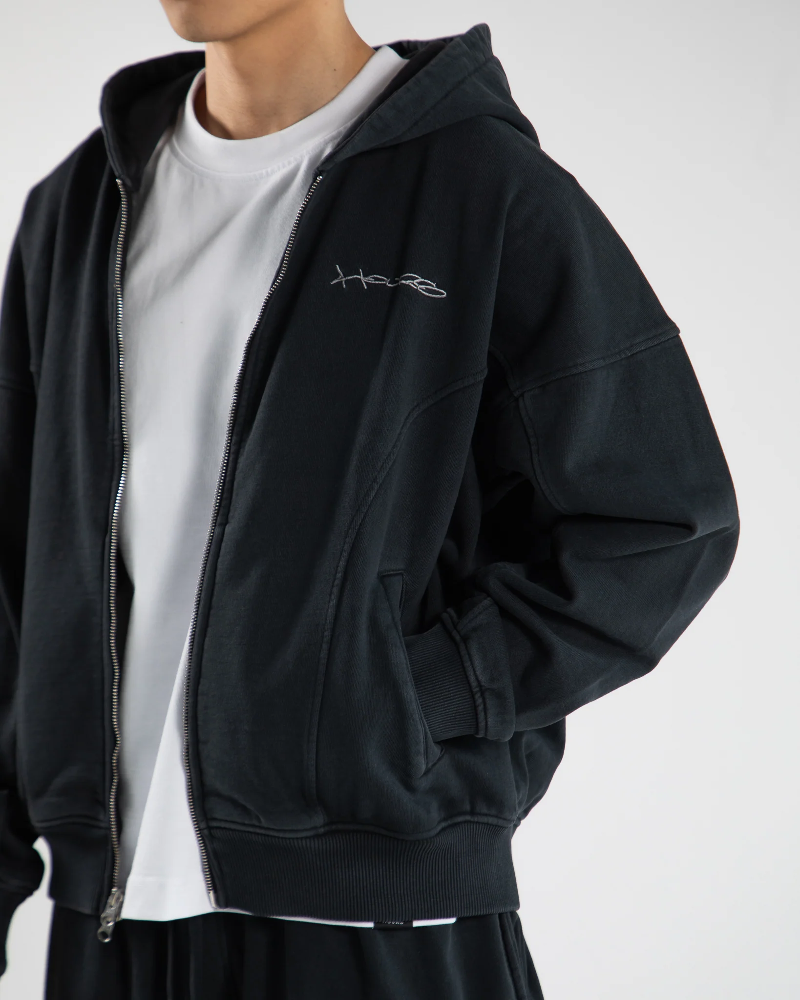 1209-signature-zip-hoodie-vintage-black-3.webp Signature Zip Hoodie - Vintage Black
