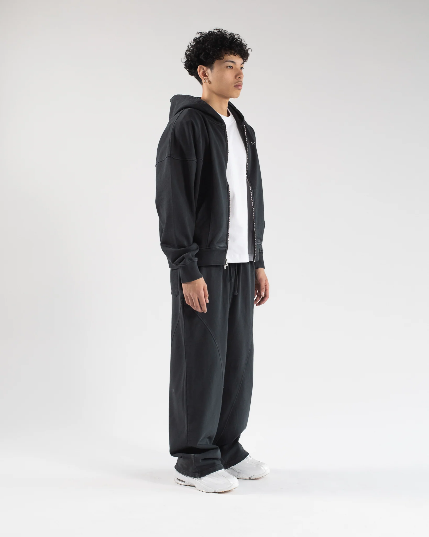 1209-signature-zip-hoodie-vintage-black-4.webp Signature Zip Hoodie - Vintage Black
