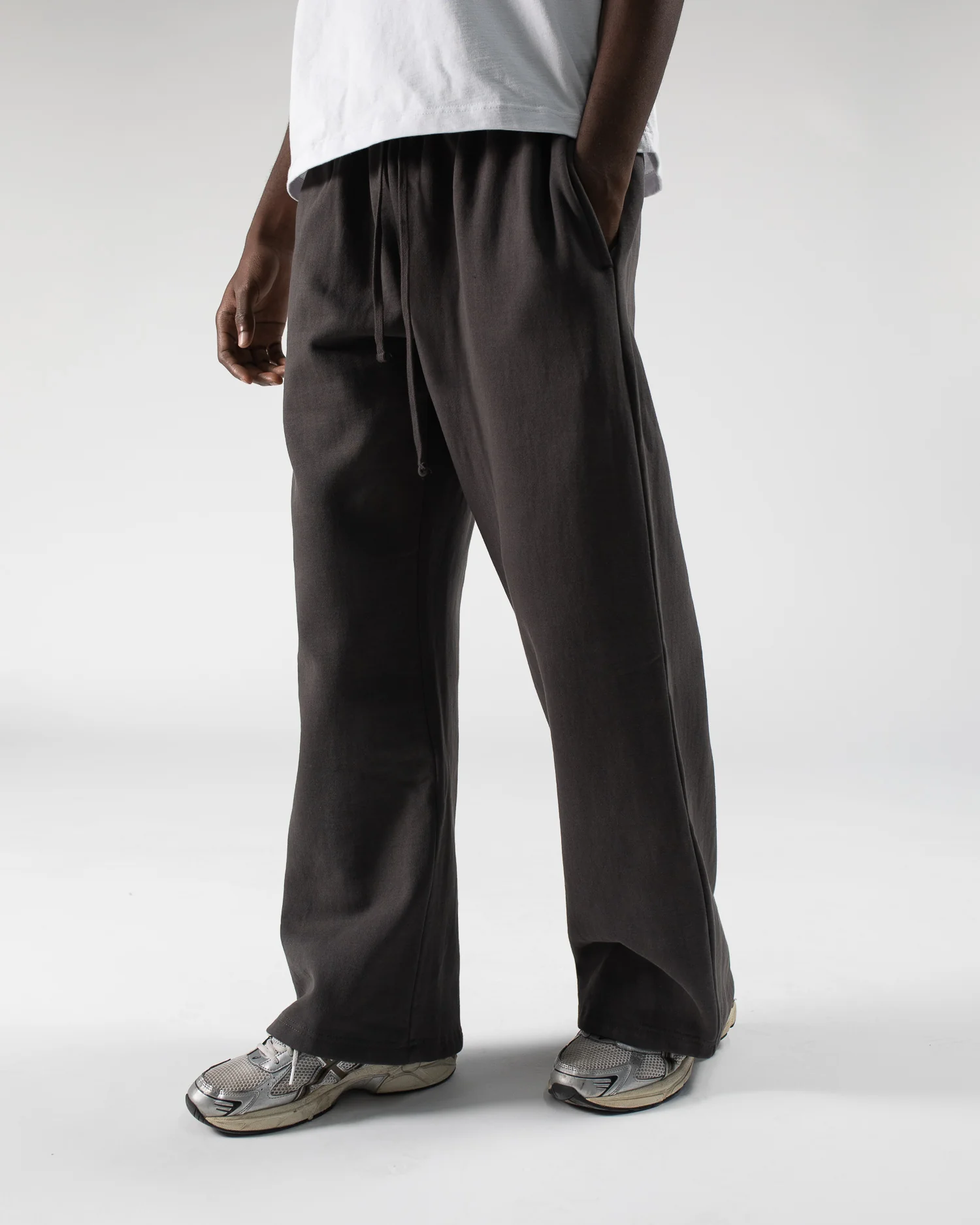 121-baggy-sweatpants-espresso-4.webp Baggy Sweatpants - Espresso