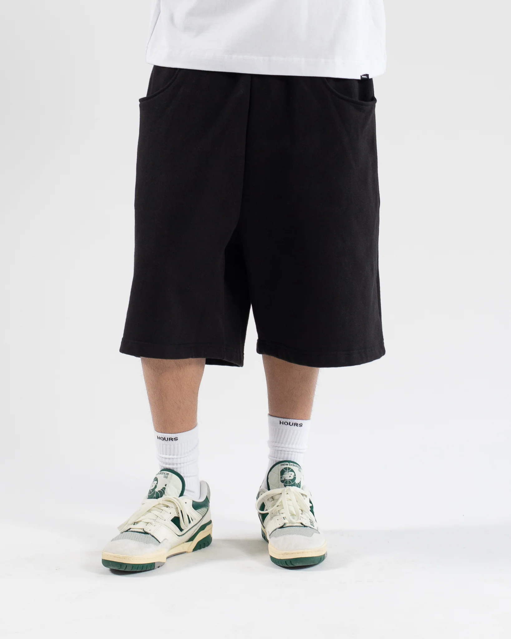 187-baggy-sweatshorts-black-4.webp Baggy Sweatshorts - Black