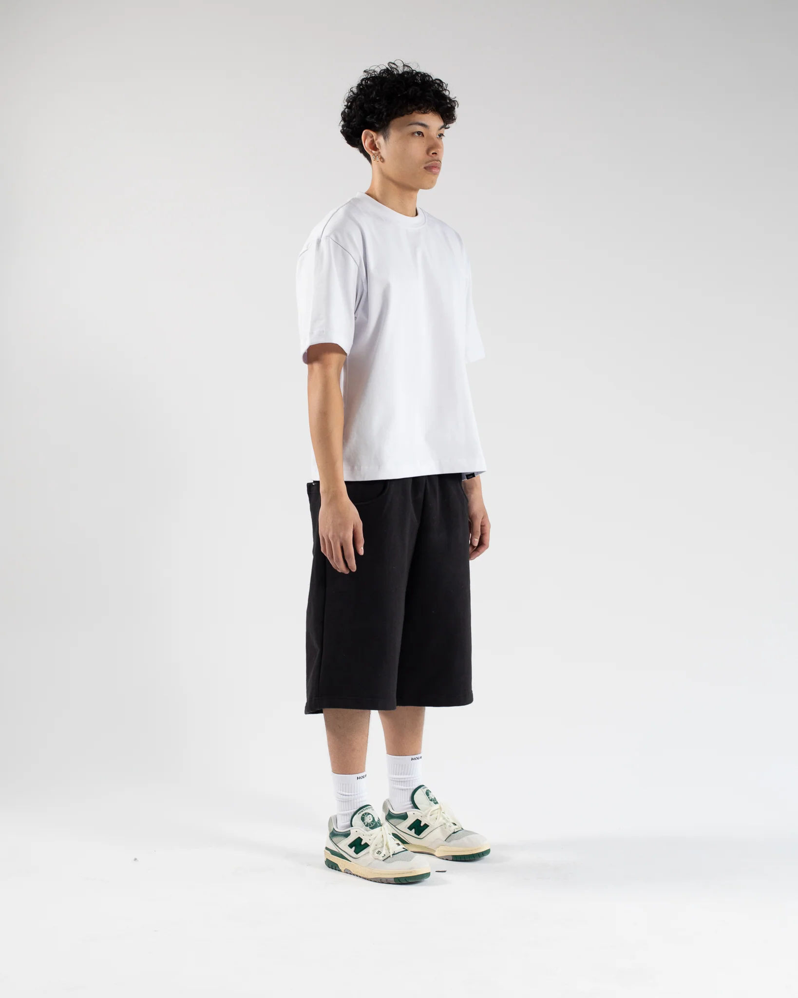187-baggy-sweatshorts-black-5.webp Baggy Sweatshorts - Black