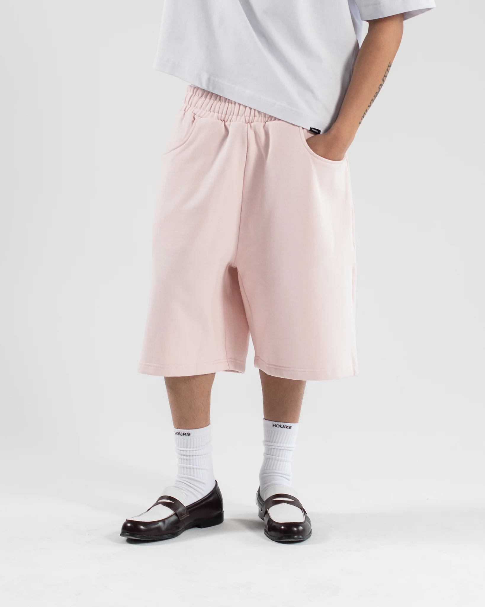193-baggy-sweatshorts-blush-3.webp Baggy Sweatshorts - Blush