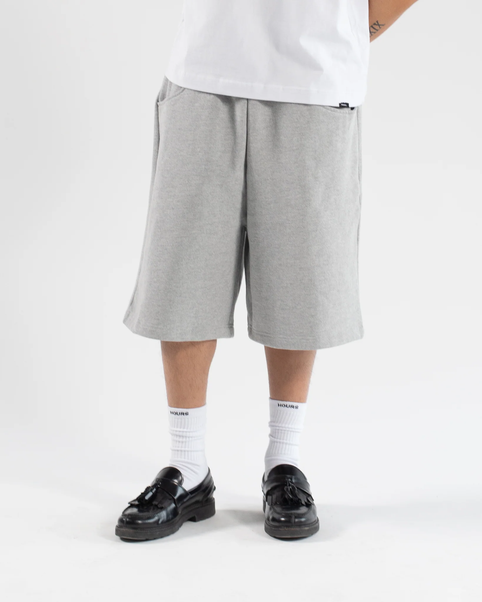 211-baggy-sweatshorts-grey-4.webp Baggy Sweatshorts - Grey