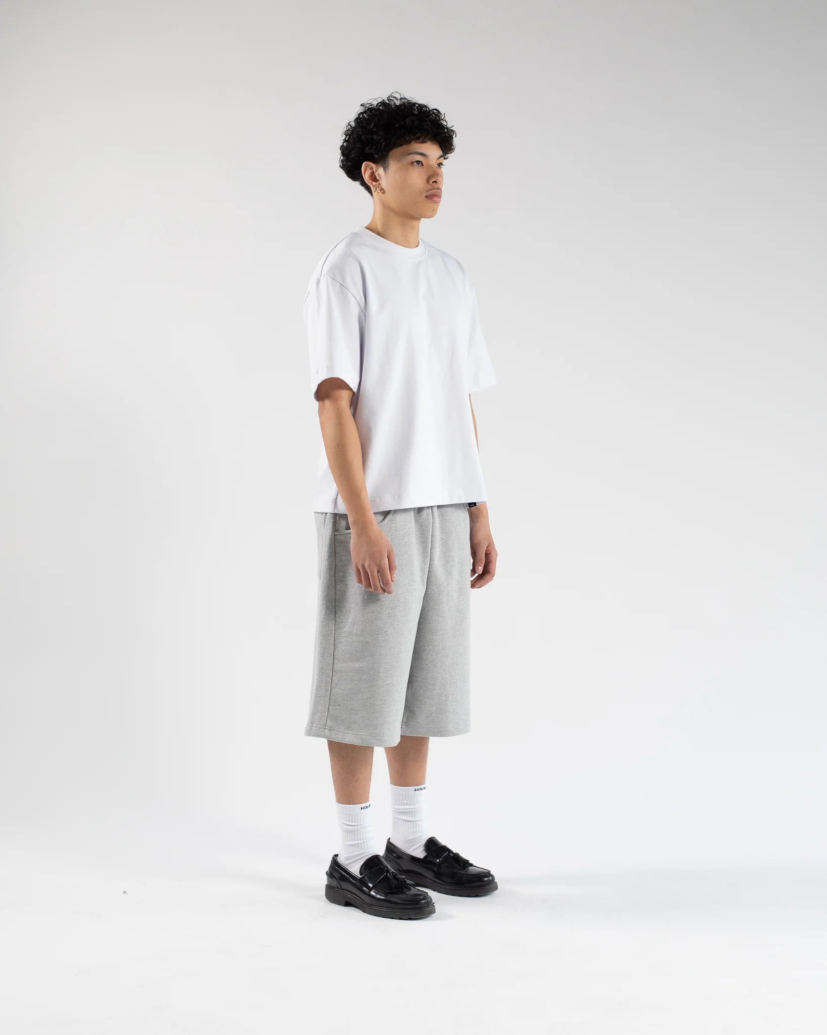 211-baggy-sweatshorts-grey-5.webp Baggy Sweatshorts - Grey