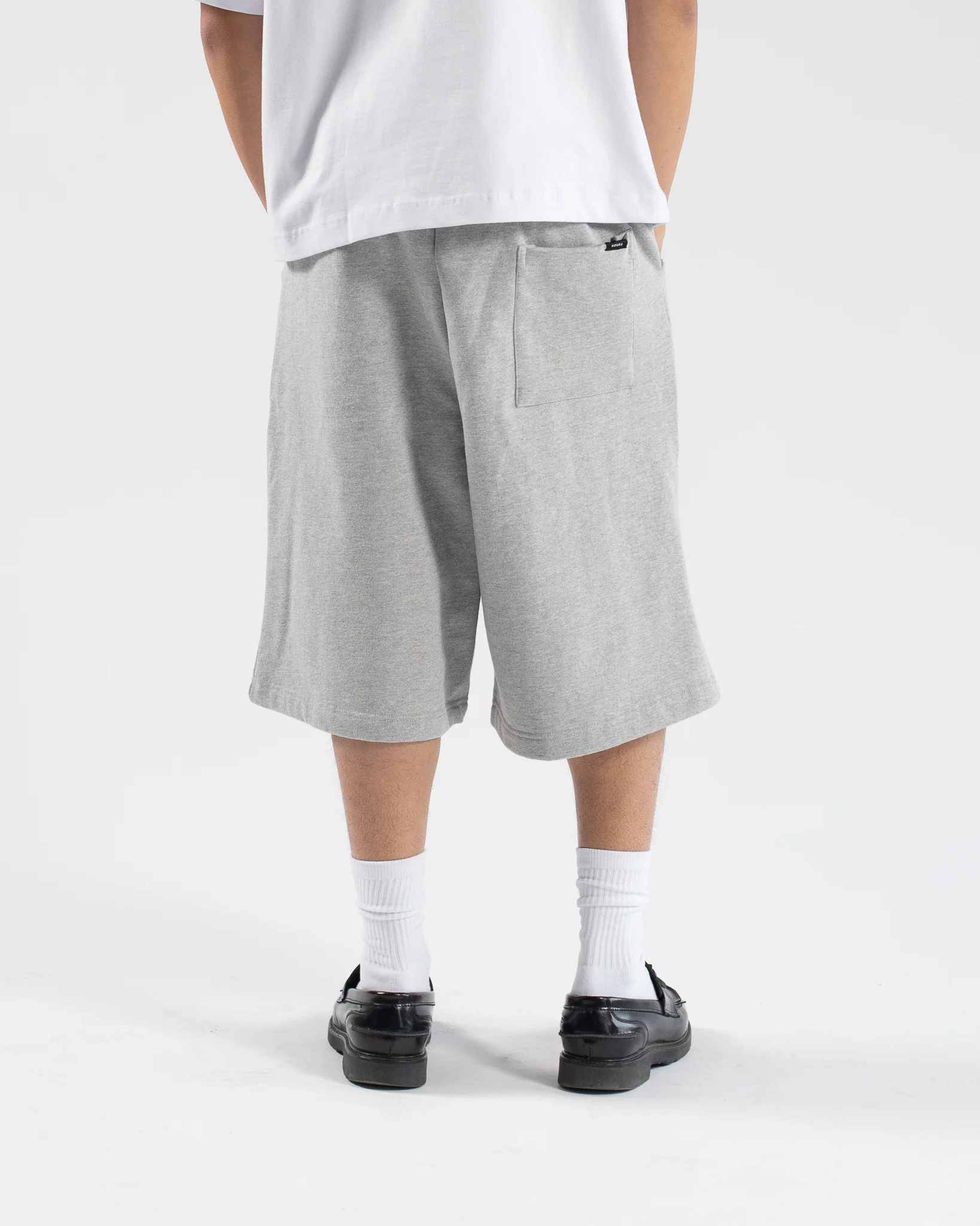 211-baggy-sweatshorts-grey-7.webp Baggy Sweatshorts - Grey