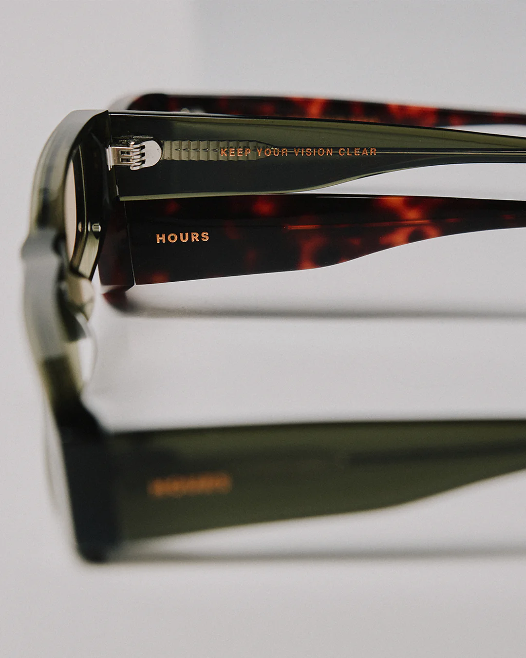 230-bleecker-sunglasses-tortoise-shell-5.webp Bleecker Sunglasses - Tortoise Shell