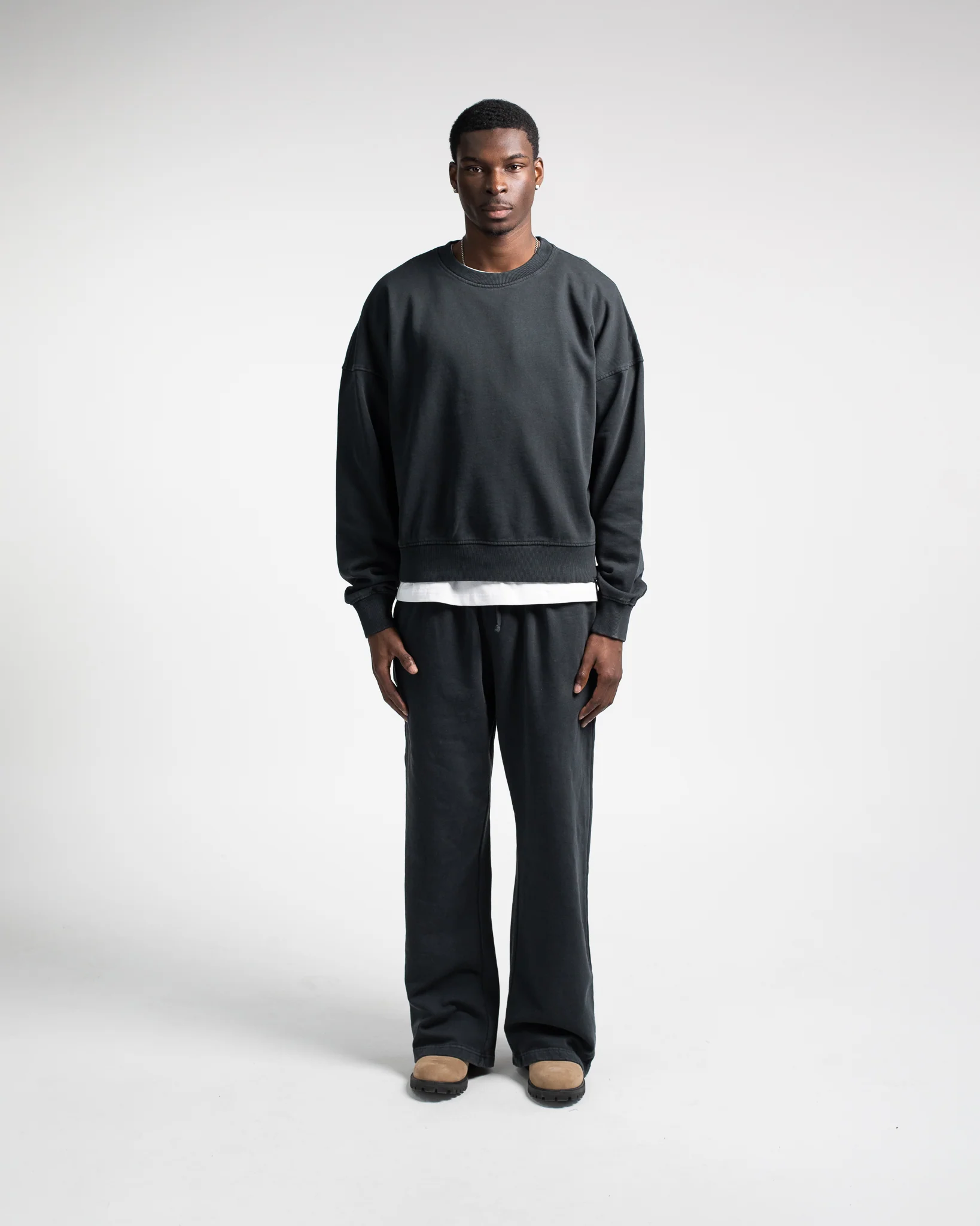 357-cropped-crewneck-vintage-black-5.webp Cropped Crewneck - Vintage Black