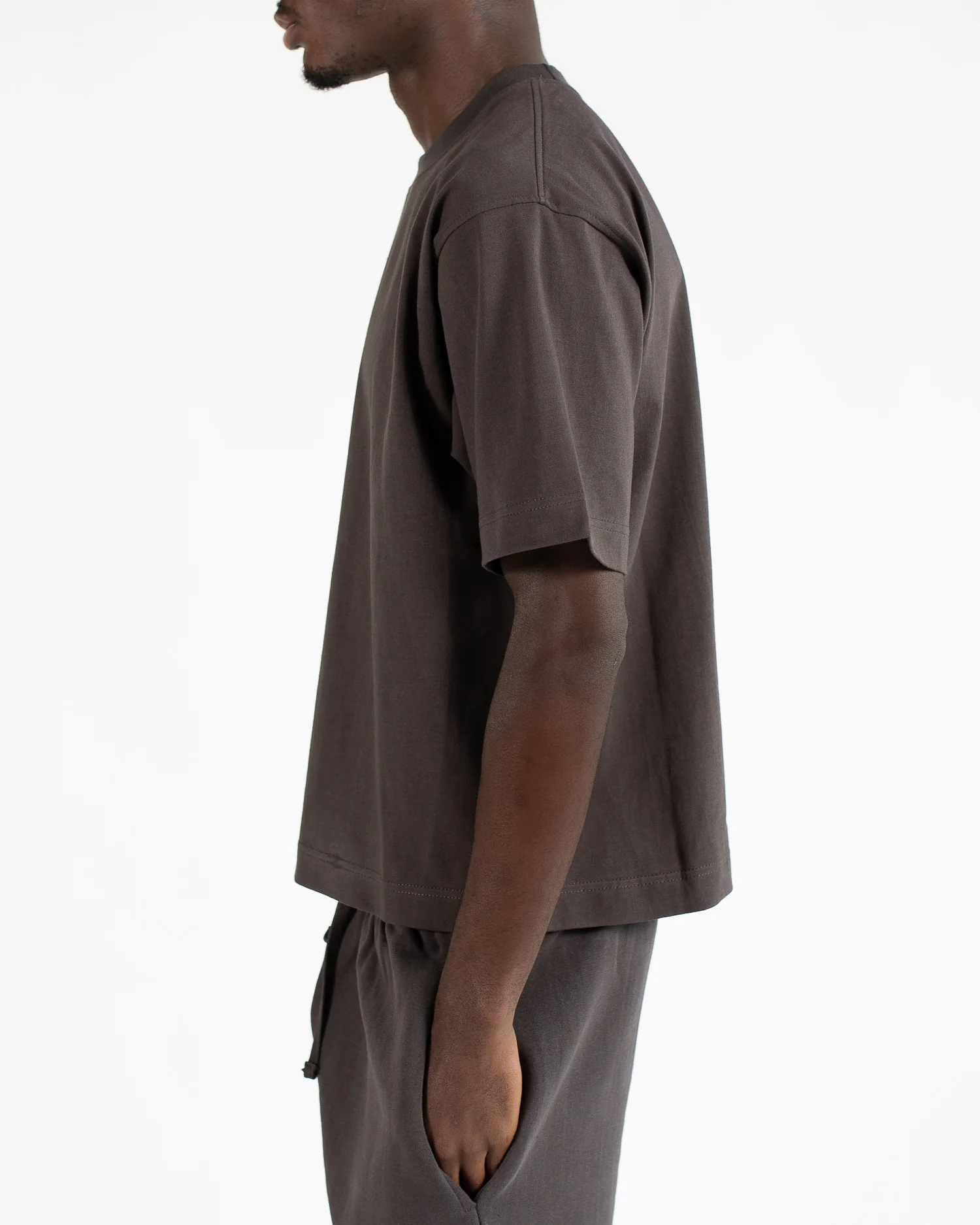 465-cropped-t-shirt-espresso-4.webp Cropped T-Shirt - Espresso