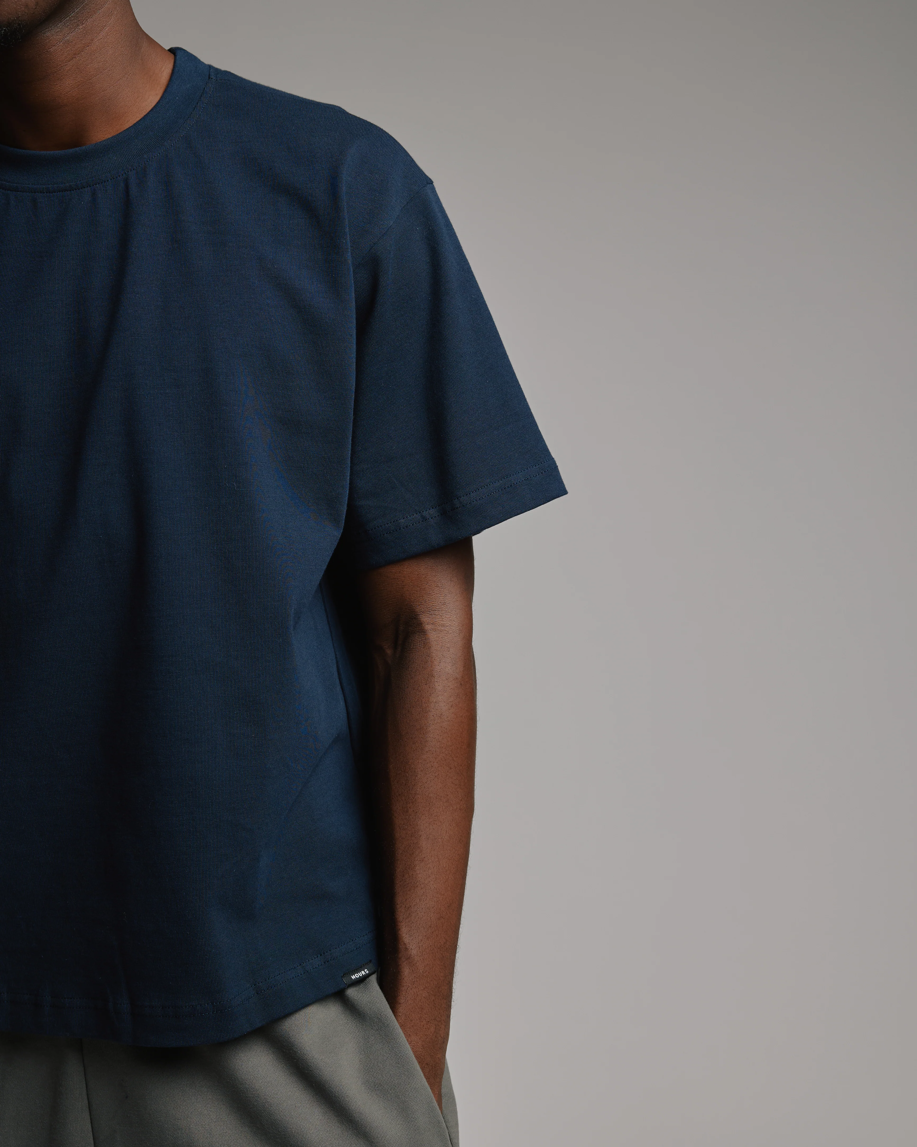 489-cropped-t-shirt-navy-5.webp Cropped T-Shirt - Navy