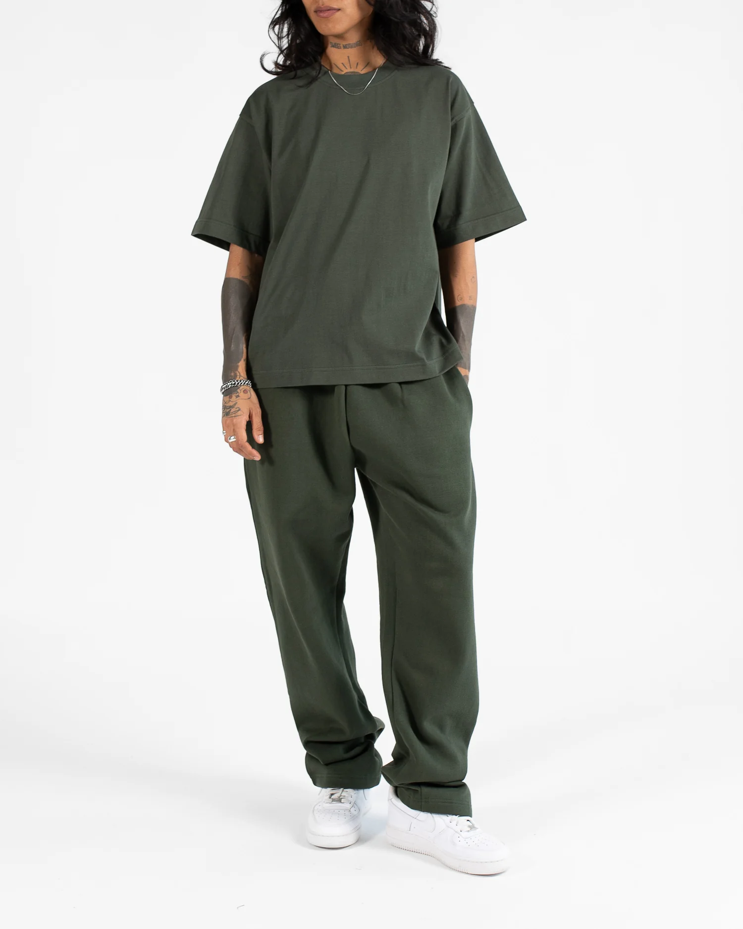 495-cropped-t-shirt-olive-4.webp Cropped T-Shirt - Olive