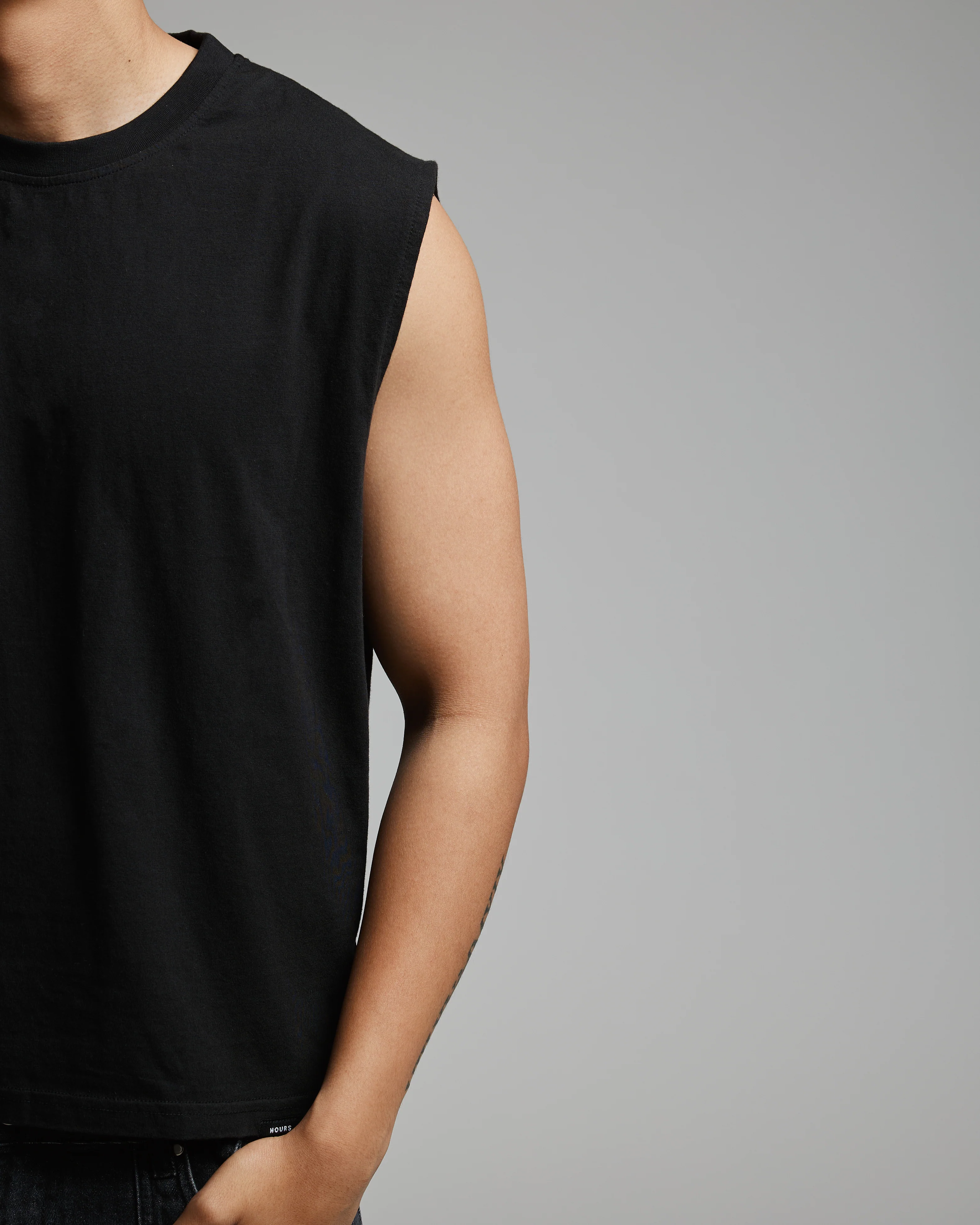525-cropped-tank-top-black-10.webp Cropped Tank Top - Black