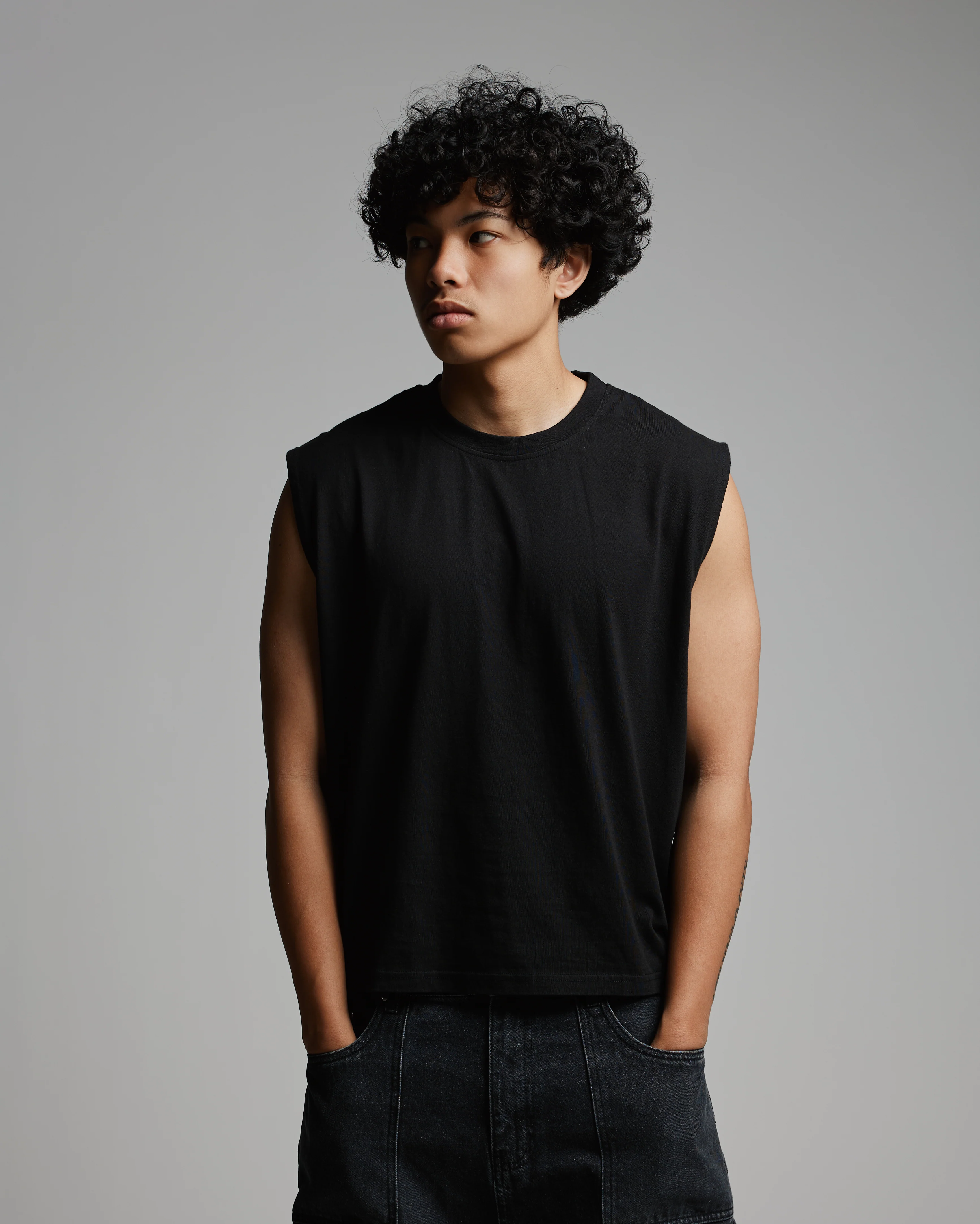 525-cropped-tank-top-black-6.webp Cropped Tank Top - Black