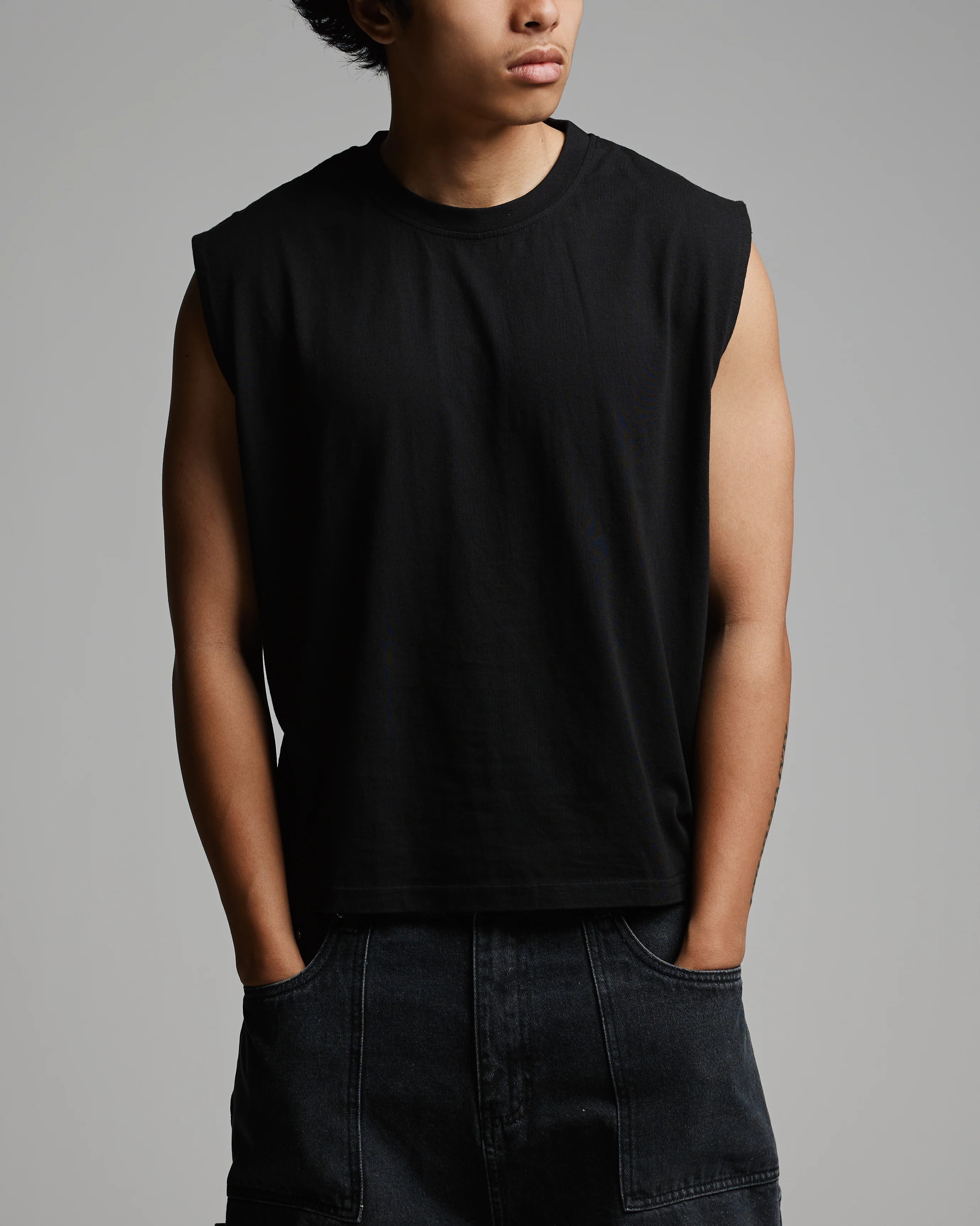 525-cropped-tank-top-black-7.webp Cropped Tank Top - Black