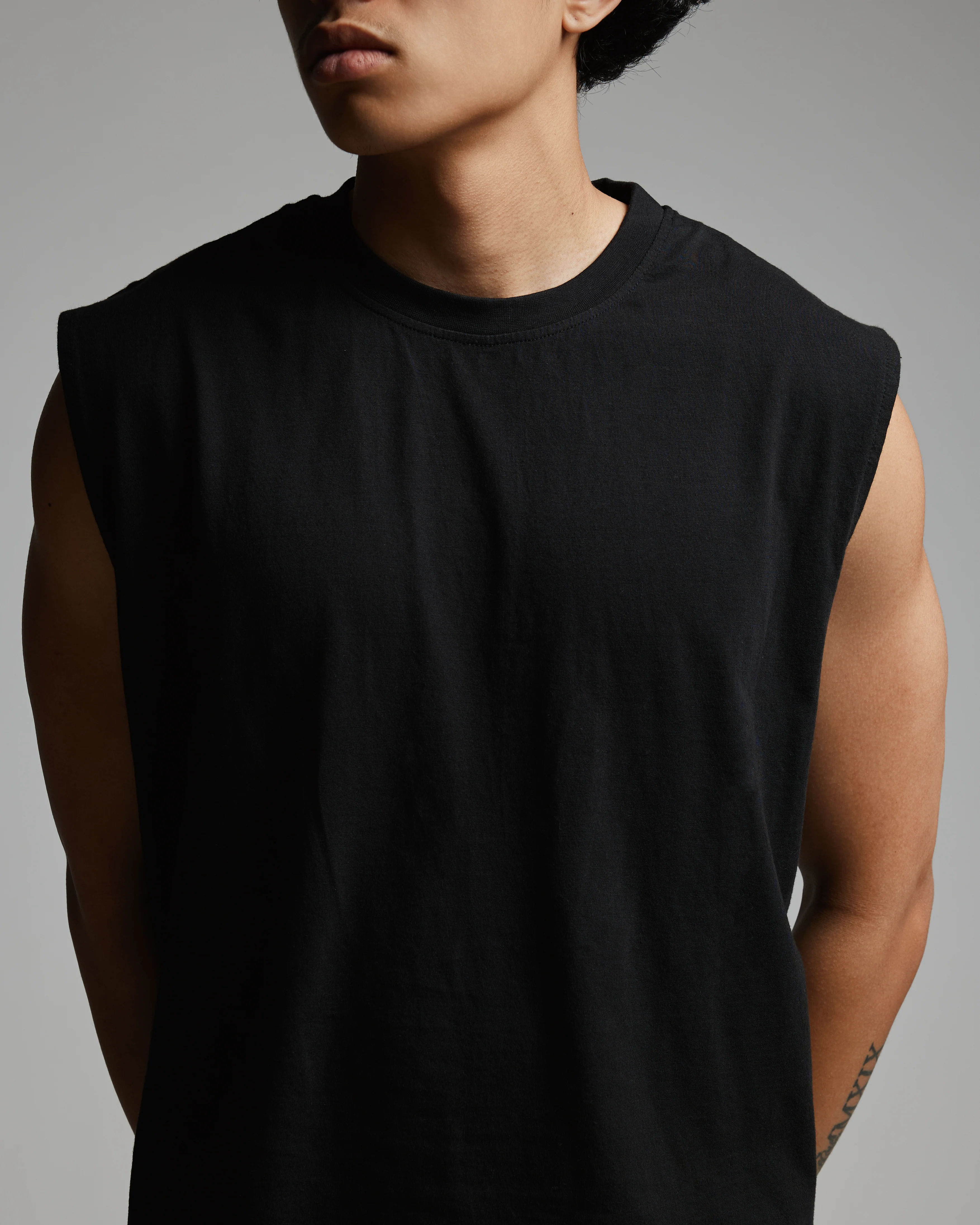 525-cropped-tank-top-black-9.webp Cropped Tank Top - Black