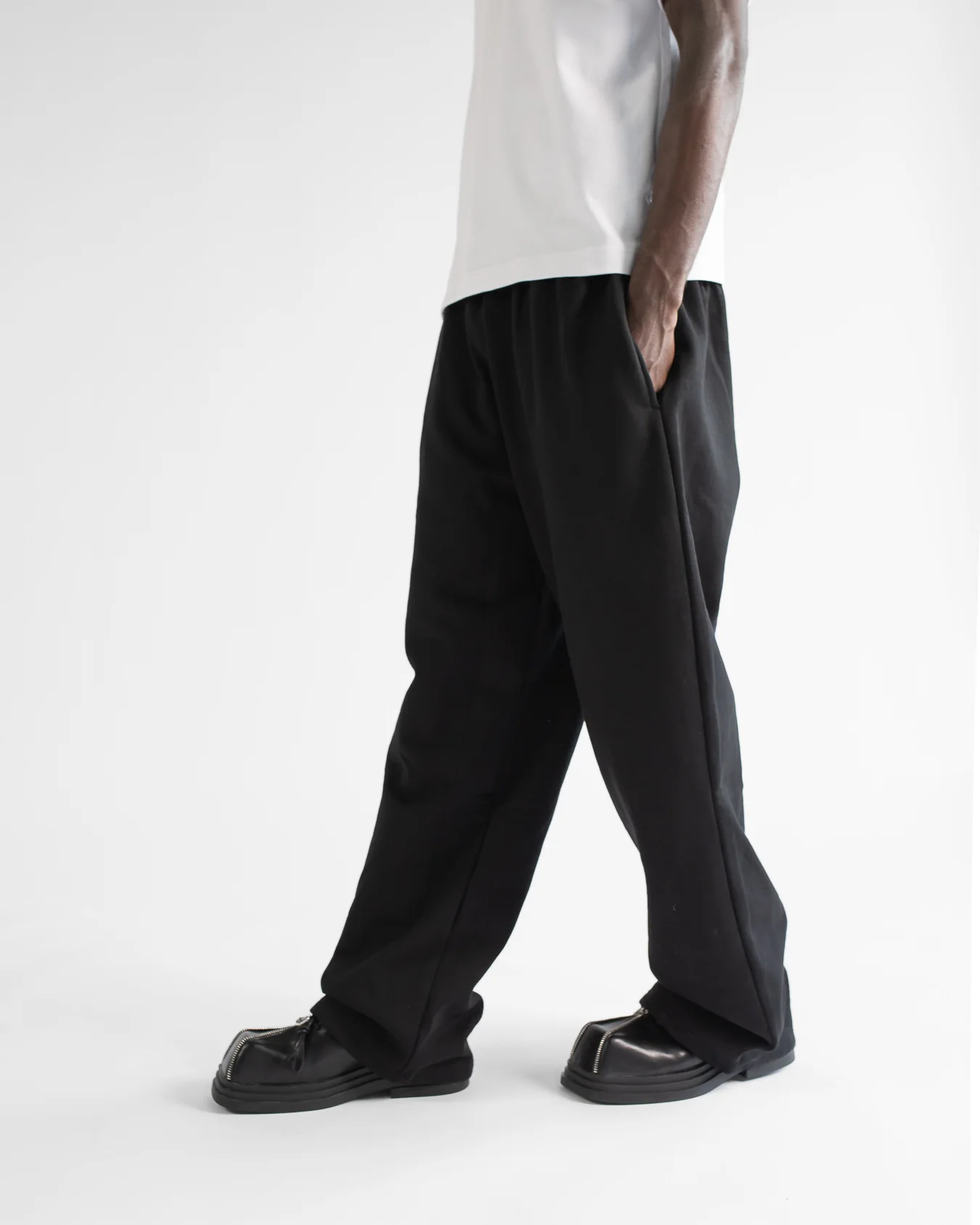 91-baggy-sweatpants-black-3.webp Baggy Sweatpants - Black