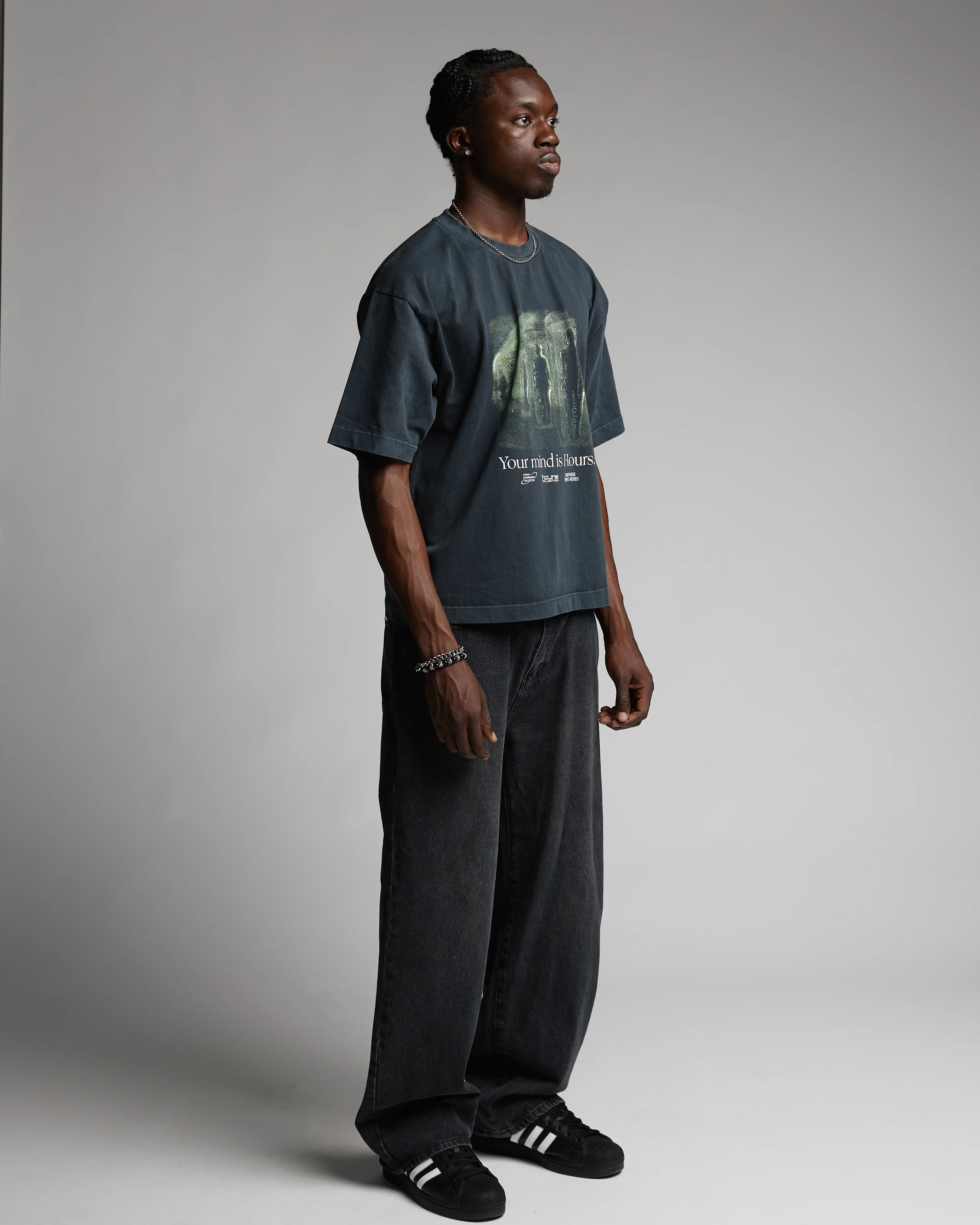 973-mind-is-hours-cropped-t-shirt-vintage-black-3.webp Mind is Hours Cropped T-Shirt - Vintage Black
