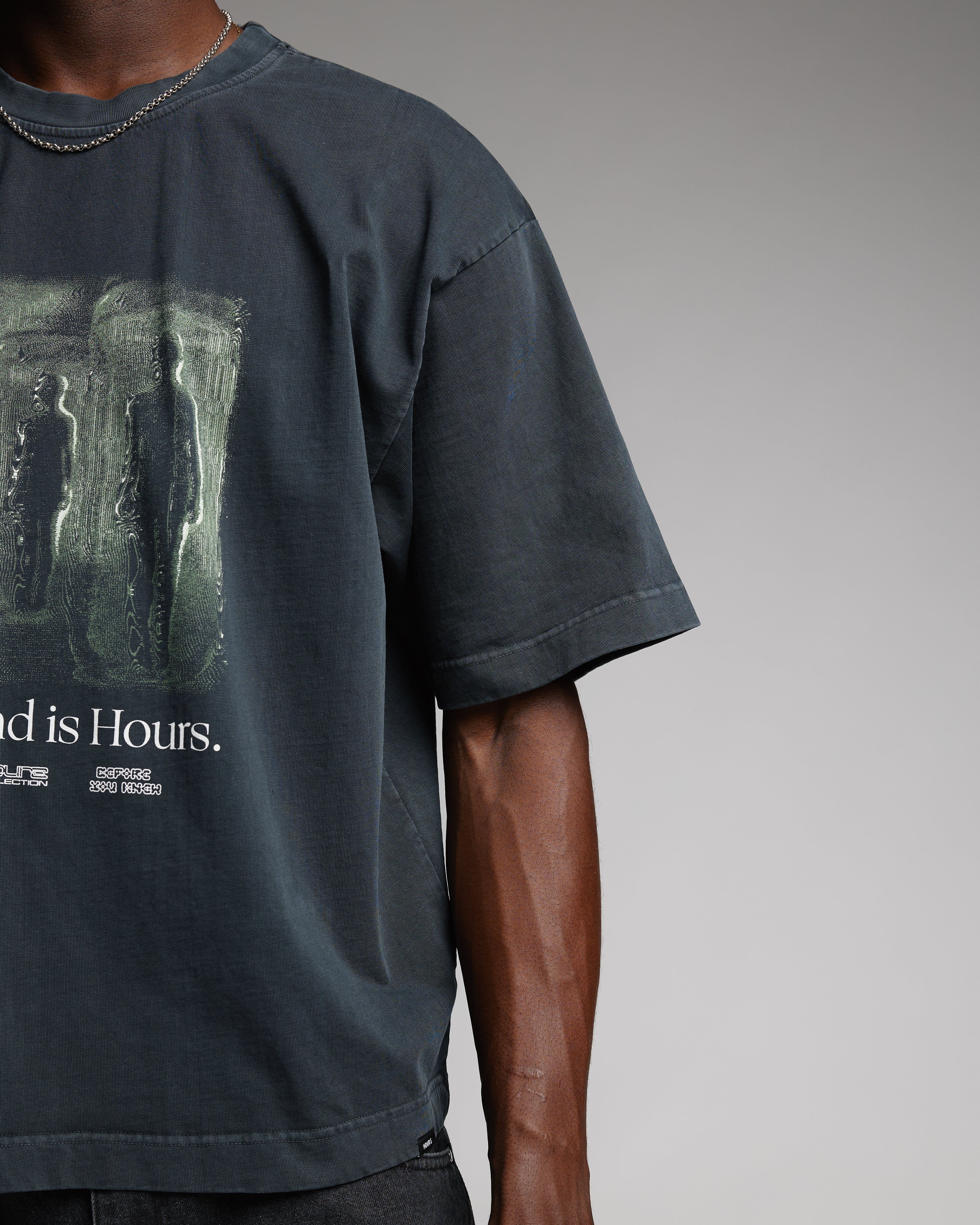 973-mind-is-hours-cropped-t-shirt-vintage-black-6.jpg Mind is Hours Cropped T-Shirt - Vintage Black